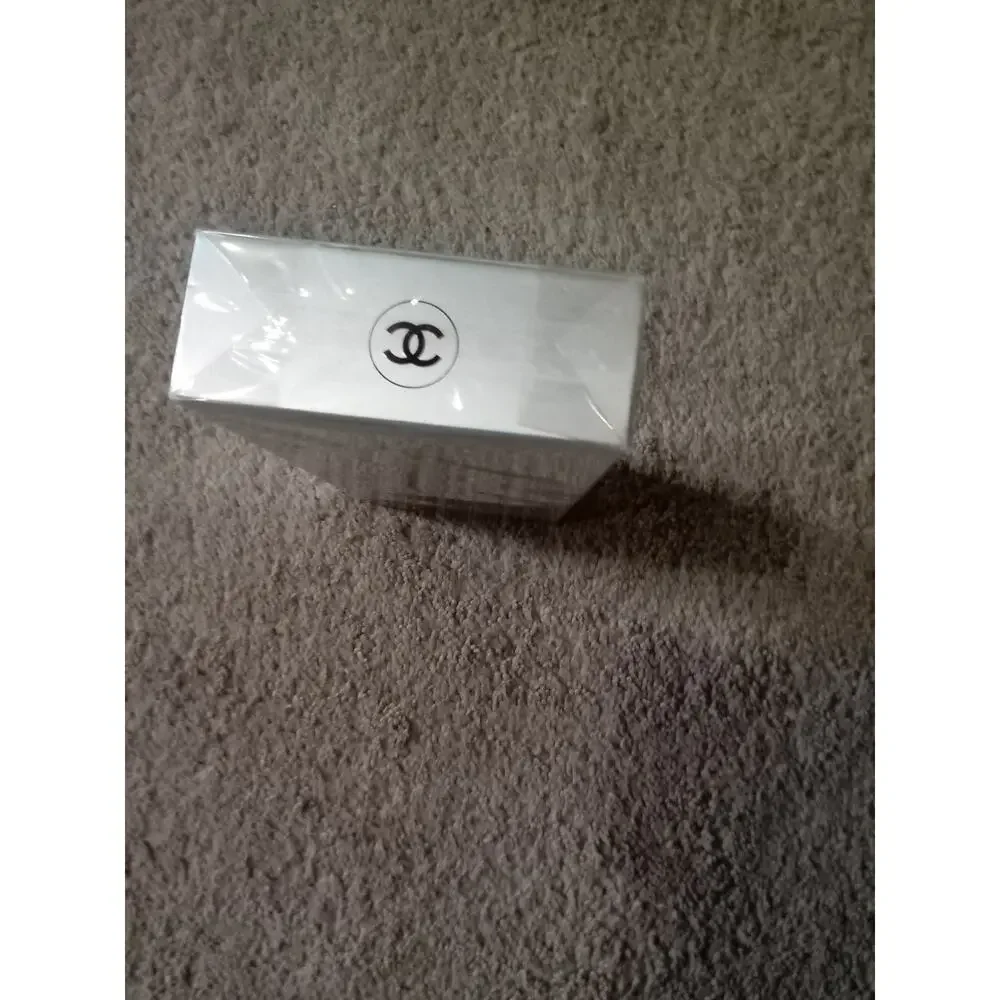 NIB Chanel Ultra Correction Total Eye Revitalizer .20 oz 10 Patches & Roll On
